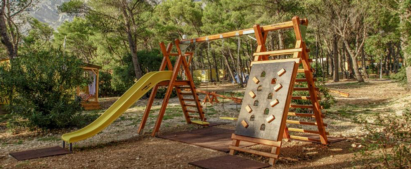 Kamp Baško Polje, Baška Voda: mobilne hiške - Kuponko.si