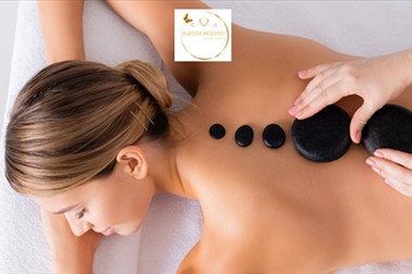 AuroraMorpho: masaža z vročimi kamni