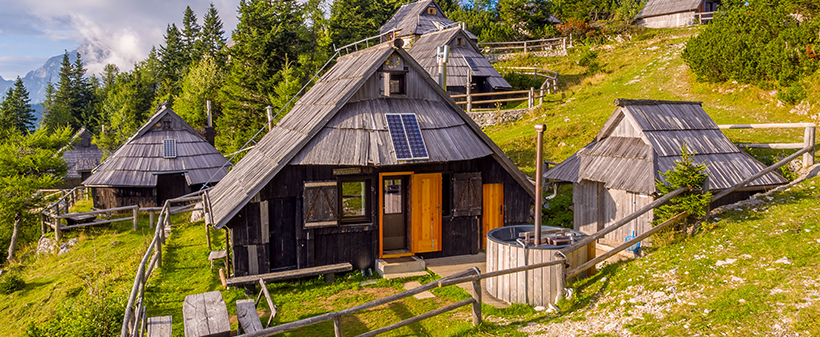 Velika planina resort, najem planinske koče - Kuponko.si