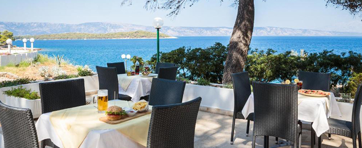 Fontana Bayside Park apartmaji****, otok Hvar, Hrvaška - Kuponko.si