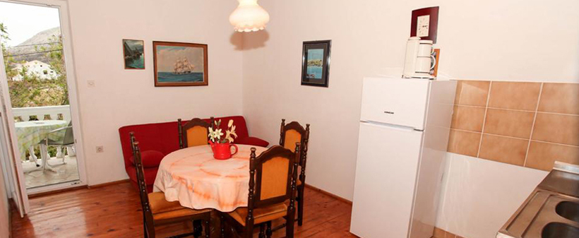 Apartmaji Salis 3*, Pag: oddih na morju - Kuponko.si