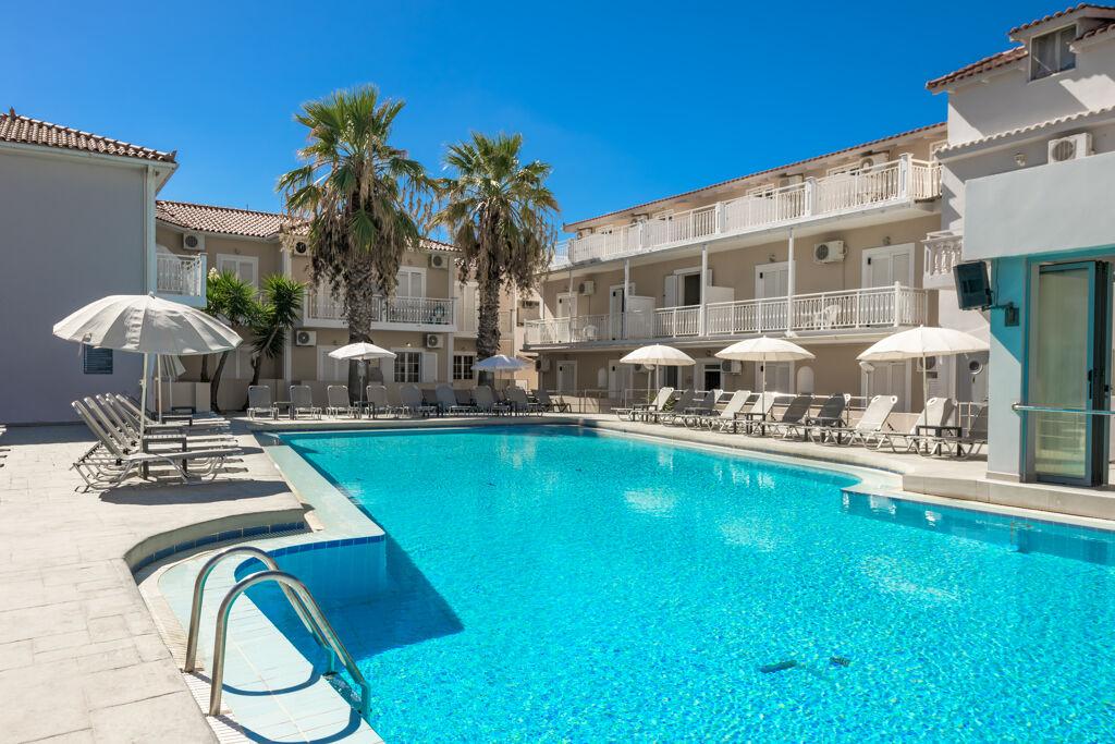 Hotel Canadian*** na otoku Zakintos v Grčiji - Kuponko.si