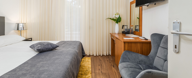 Hotel Neptun, Brioni: oddih s polpenzionom - Kuponko.si