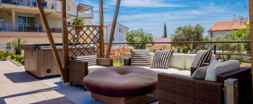 Tiffany & Prince apartmani, počitnice v Novalji na Pagu - Kuponko.si