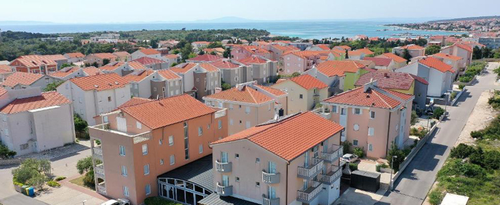 Peris Resort apartmaji, Novalja, Pag, 2x nočitev - Kuponko.si