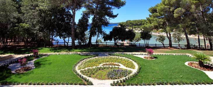 Crvena Luka 4*, Biograd na Moru: oddih s polpenzionom - Kuponko.si