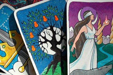 Vedeževanje s tarot kartami preko video klica Vedeževanje s tarot kartami preko video klica