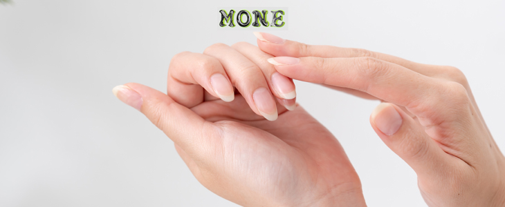 MONE Beauty Salon, klasična manikura - Kuponko.si
