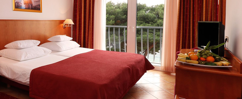 Hotel Zora, Primošten: morski oddih - Kuponko.si