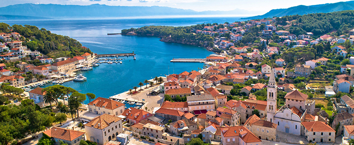Fontana Bayside Park apartmaji****, otok Hvar, Hrvaška - Kuponko.si