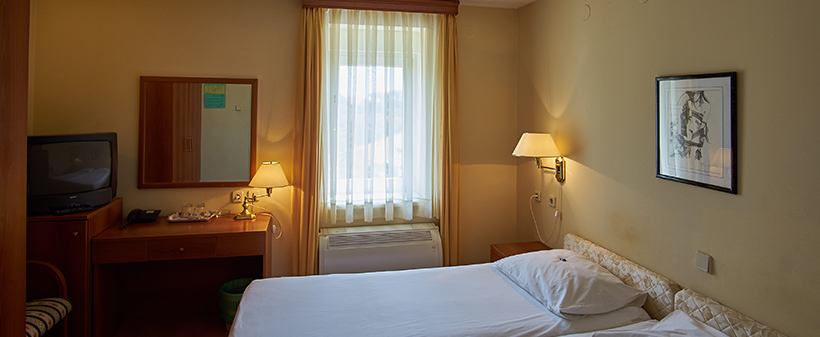 Hotel Vila Ružica 3*, Crikvenica: oddih s polpenzionom - Kuponko.si