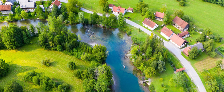 Pr' Vili Fani ob reki Kolpi s savnanjem - Kuponko.si