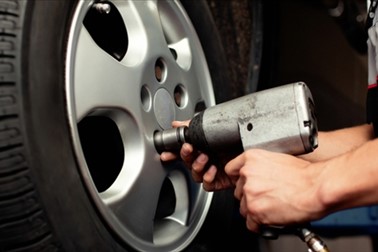 Menjava in centriranje jeklenih pnevmatik do 17 col Menjava in centriranje jeklenih pnevmatik do 17 col