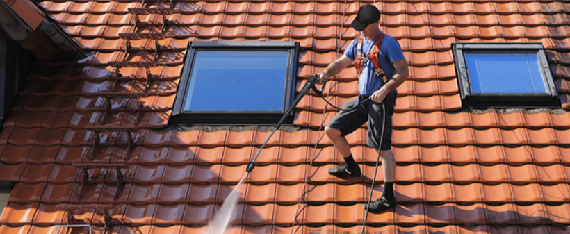 Profesionalno čiščenje strehe hiše, za osvežen videz - Kuponko.si
