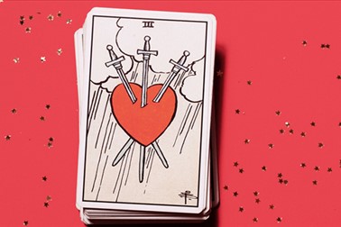 Vedeževanje s postavitvijo 2 vprašanj