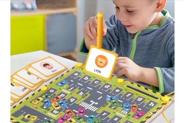 CarMaze, magnetna namizna igra za učenje angleščine