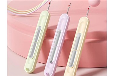 NeedleTool pripomoček za vdevanje niti in paranje