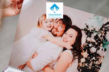 Fotokoledar z vašimi osebnimi fotografijami 