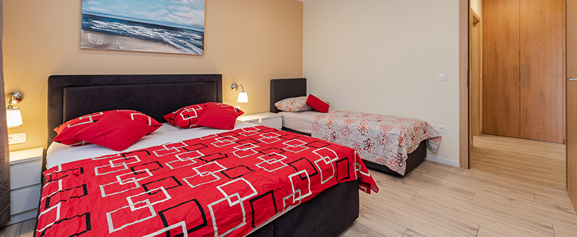 Ap. Bračić 3*, Sukošan: najem apartmaja z bazenom - Kuponko.si