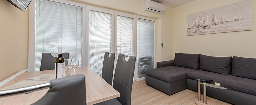 Ap. Bračić 3*, Sukošan: najem apartmaja z bazenom - Kuponko.si