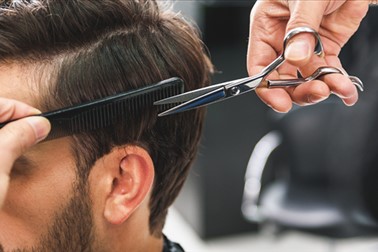 Salon Bella: moško striženje s pranjem