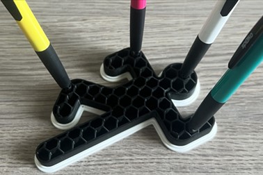 Crime organizator za pisala v črno-beli barvi