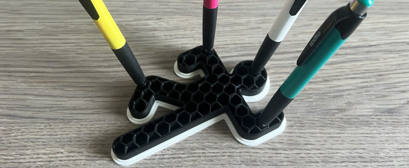 Crime organizator za pisala v črno-beli barvi - Kuponko.si