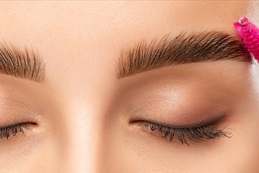 Laminacija in barvanje trepanic in obrvi