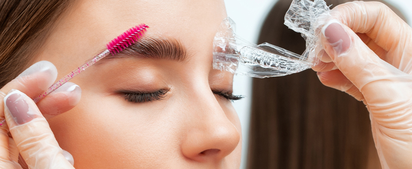 Minimalist beauty salon: trepalnice in obrvi - Kuponko.si