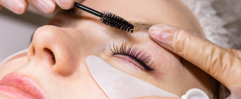 Minimalist beauty salon: trepalnice in obrvi - Kuponko.si