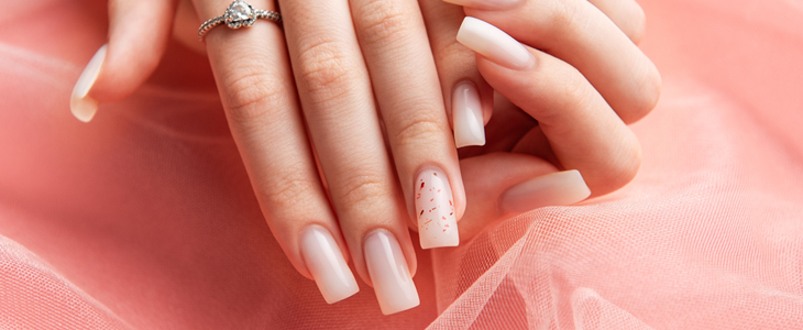 Profesionalna manikura s podaljševanjem nohtov - Kuponko.si