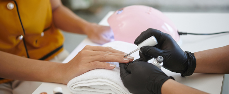 Profesionalna manikura s podaljševanjem nohtov - Kuponko.si