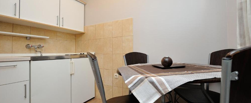 Ap. Bračić 3*, Sukošan: najem apartmaja z bazenom - Kuponko.si