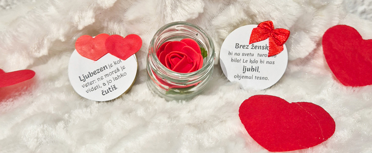 3× steklen lonček z dišečo umetno vrtnico! - Kuponko.si