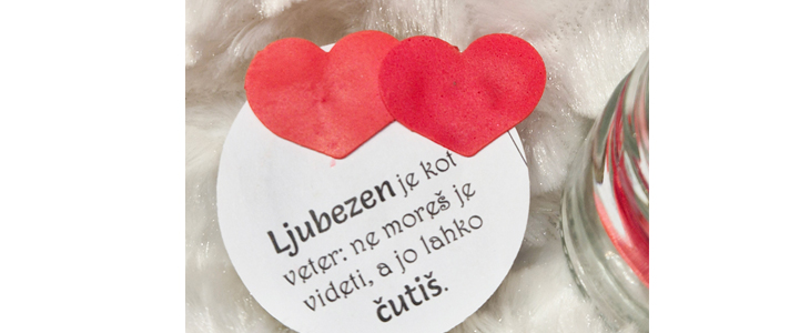 3× steklen lonček z dišečo umetno vrtnico! - Kuponko.si