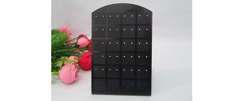 Plastično stojalo za 24 uhanov - Kuponko.si