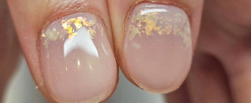 Minimalist beauty salon: BIAB manikura - Kuponko.si