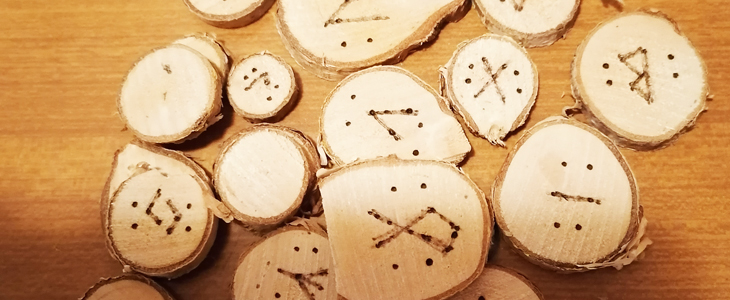 Komplet, ročno izdelane lesene rune - Kuponko.si