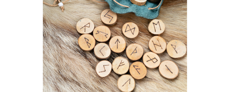 Komplet, ročno izdelane lesene rune - Kuponko.si