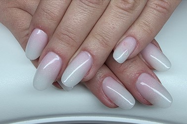 Minimalist beauty salon: permanentno lakiranje