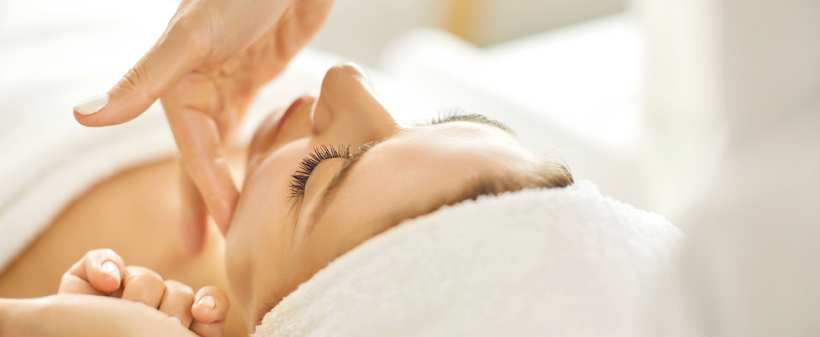 Minimalist beauty salon: masaža obraza, 20 min - Kuponko.si