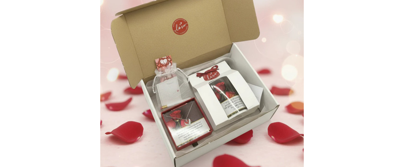 Darilni set s skodelico in srebrno pozlačeno verižico - Kuponko.si