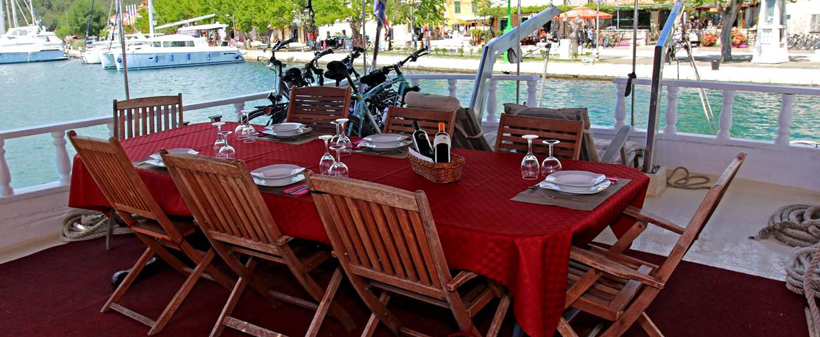 Ladja Gulet Prvi Odisej: križarjenje po Jadranu - Kuponko.si