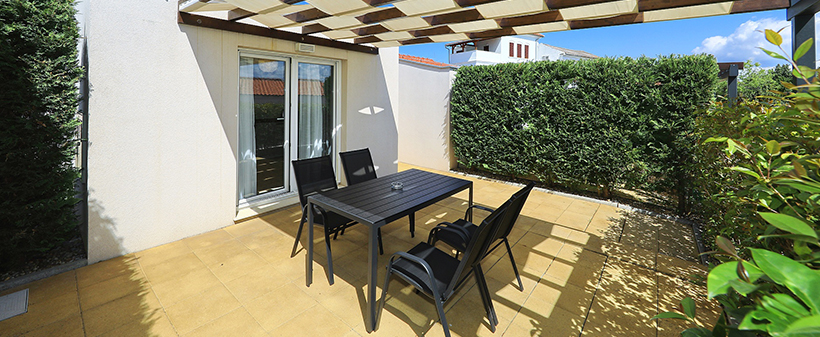 Vile Dalmacija 4*, Ugljan: oddih s polpenzionom - Kuponko.si