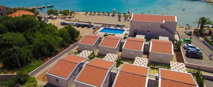 Vile Dalmacija 4*, Ugljan: oddih s polpenzionom - Kuponko.si