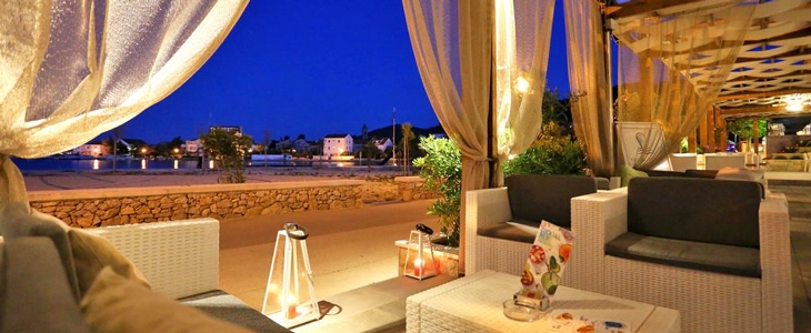 Vile Dalmacija 4*, Ugljan: oddih s polpenzionom - Kuponko.si