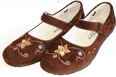 Retro balerinke Vera Valenty v črni ali rjavi barvi