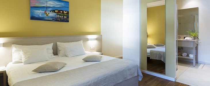 Crvena Luka 4*, Biograd na Moru: oddih s polpenzionom - Kuponko.si