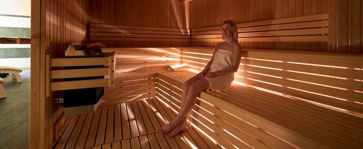 Crvena Luka 4*, Biograd na Moru: oddih s polpenzionom - Kuponko.si