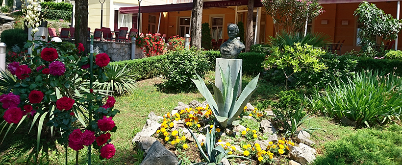 Hotel Vila Ružica 3*, Crikvenica: oddih s polpenzionom - Kuponko.si